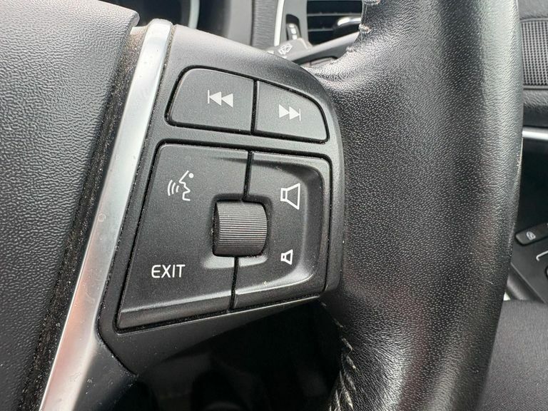 Volvo V40 T2 122 R Design Nav Plus #24