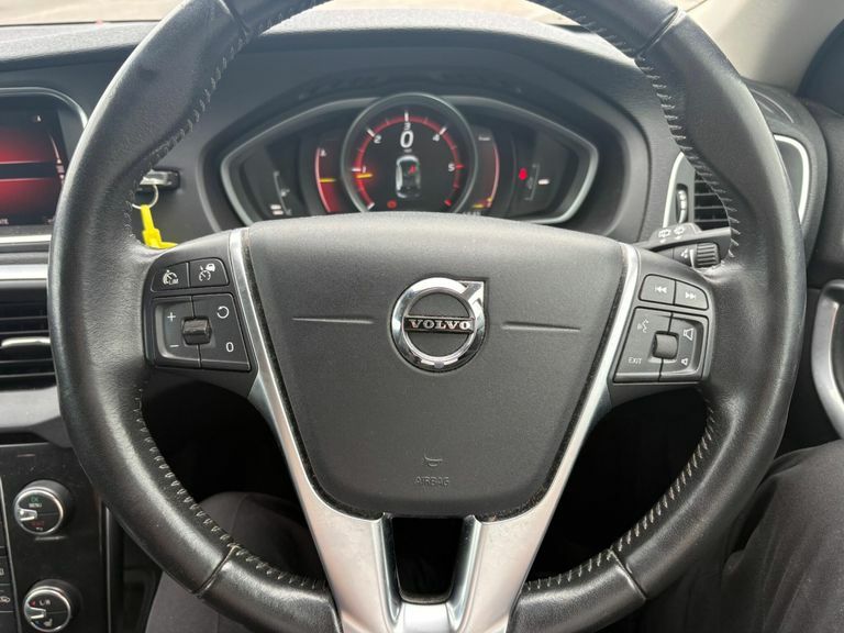 Volvo V40 T2 122 R Design Nav Plus #21