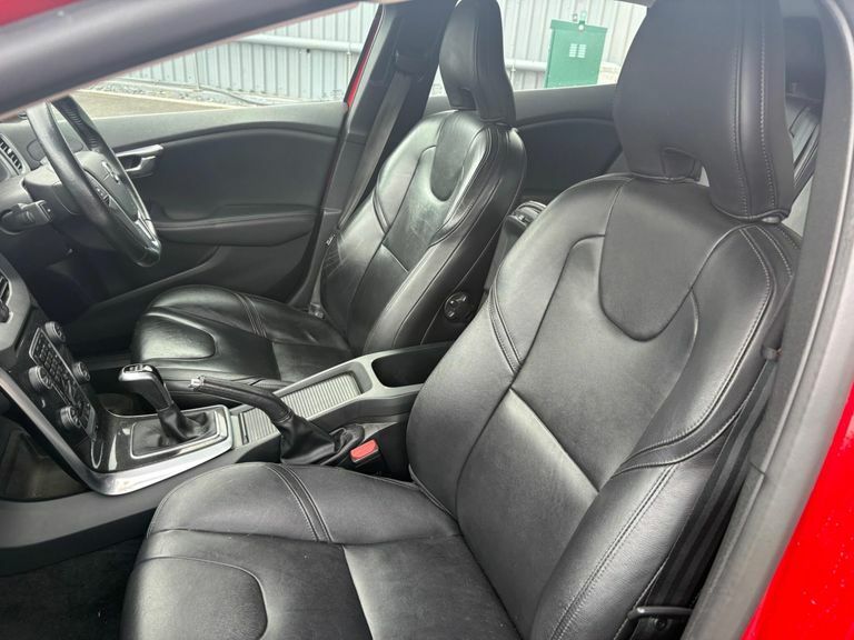 Volvo V40 T2 122 R Design Nav Plus #16