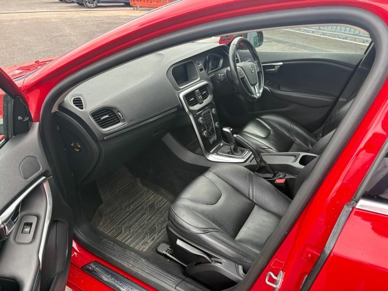 Volvo V40 T2 122 R Design Nav Plus #15