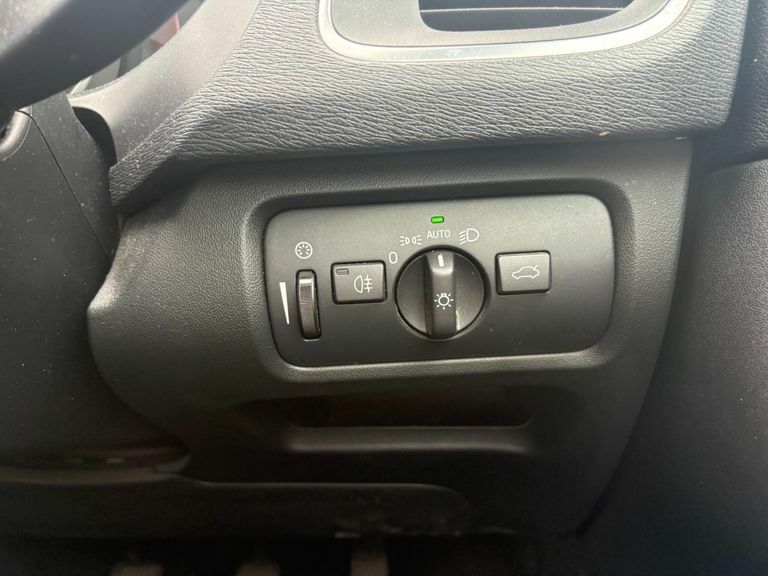 Volvo V40 T2 122 R Design Nav Plus #25