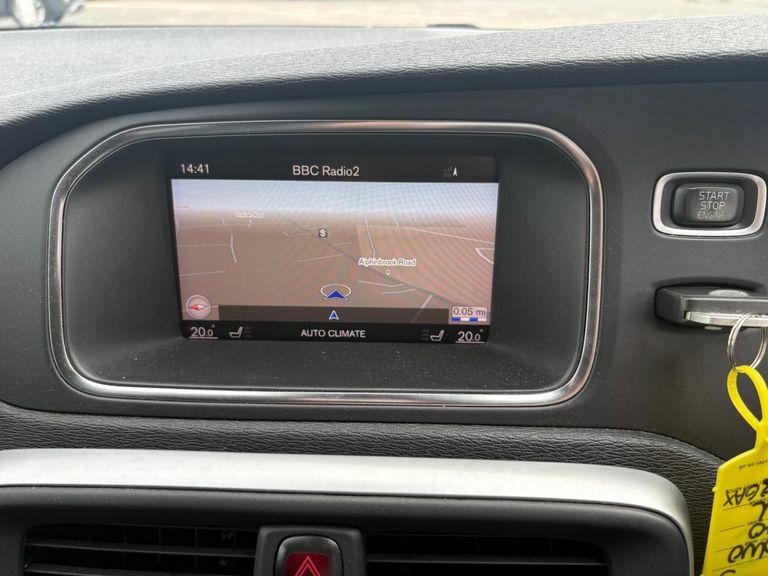 Volvo V40 T2 122 R Design Nav Plus #19