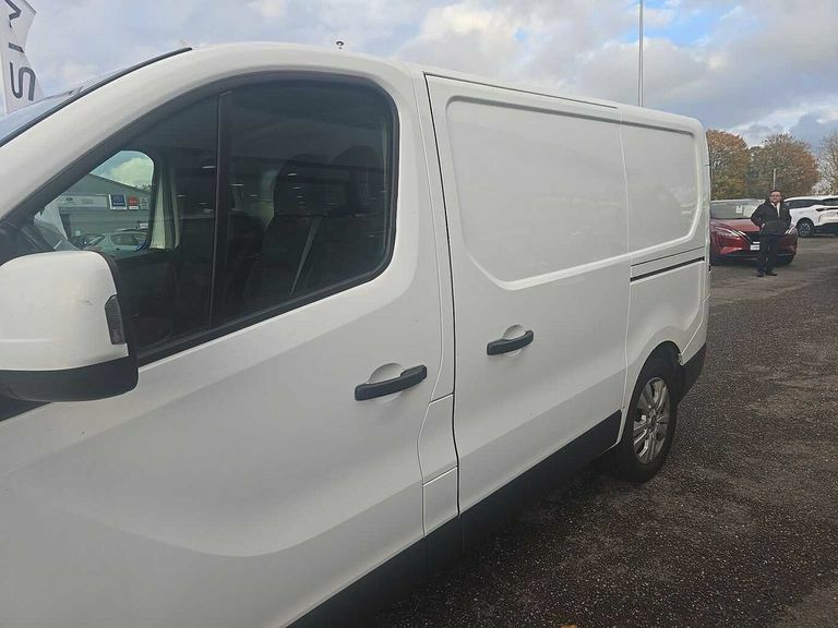 Nissan Primastar Swb Tekna L1h1 Grey #11