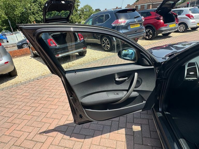 BMW 1 Series 2.0 118I Es Steptronic Grey #12