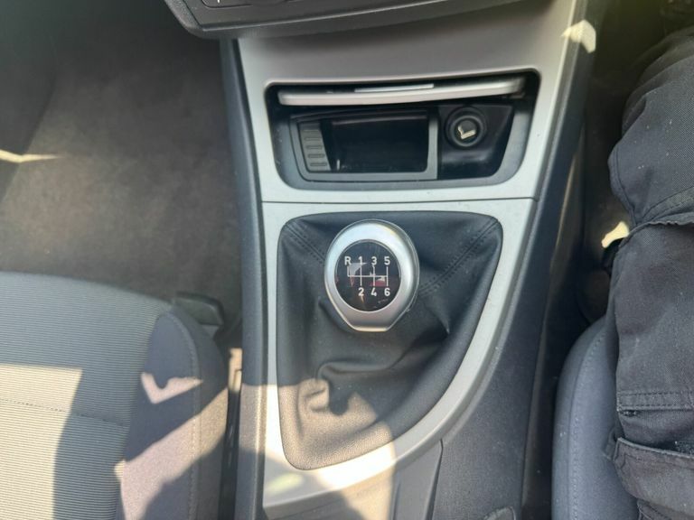 BMW 1 Series 2.0 118I Es Steptronic Grey #25