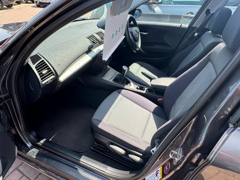 BMW 1 Series 2.0 118I Es Steptronic Grey #10