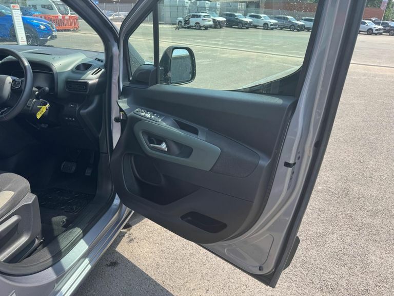 Citroen e-Berlingo 700 100Kw 50Kwh Crew Van Enterprise Pro  #17