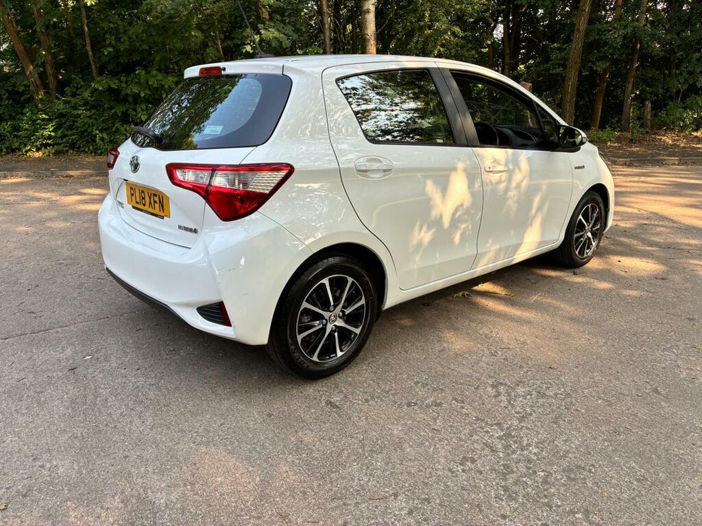 Toyota Yaris Hatchback 1.5 Vvt-h Icon Tech E-cvt Euro 6 Ss 5 PL18XFN White #4
