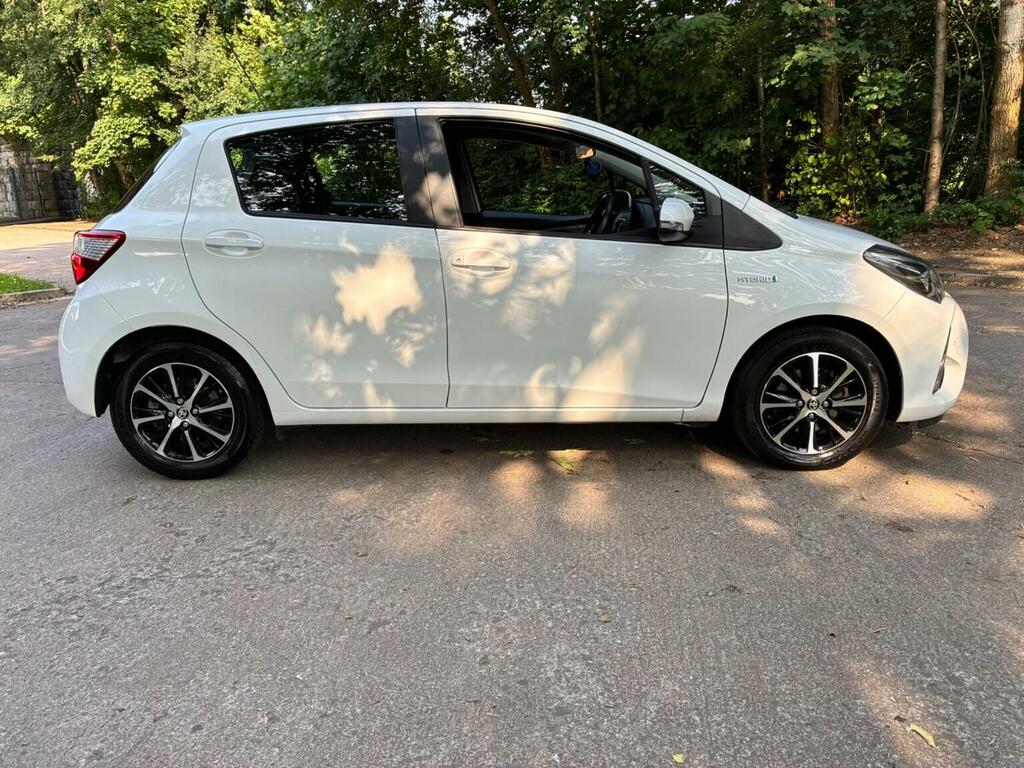 Toyota Yaris Hatchback 1.5 Vvt-h Icon Tech E-cvt Euro 6 Ss 5 PL18XFN White #3