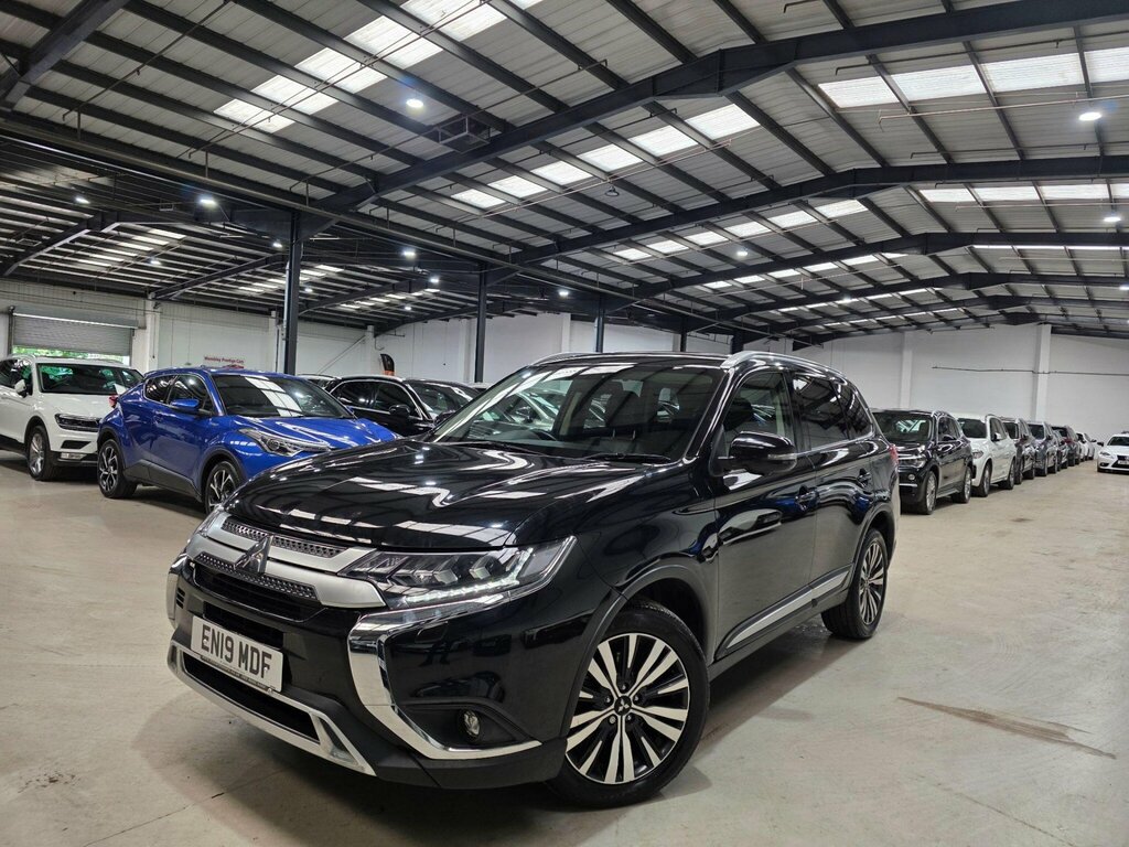 Mitsubishi Outlander 2.0 Mivec 4 Cvt 4Wd Euro 6 Ss Black