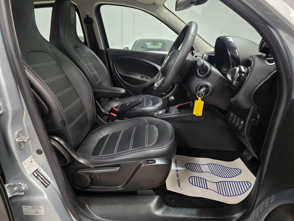 Smart Forfour 17.6Kwh Prime Exclusive 22Kw Charger Silver #5