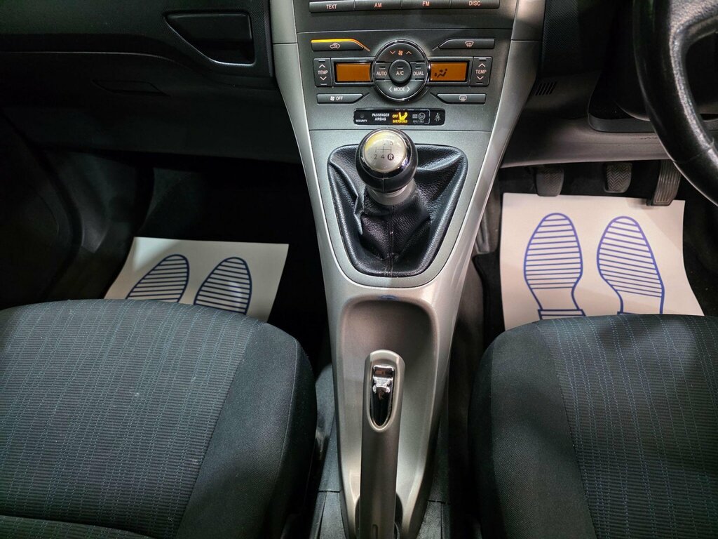 Toyota Auris Hatchback Black #7
