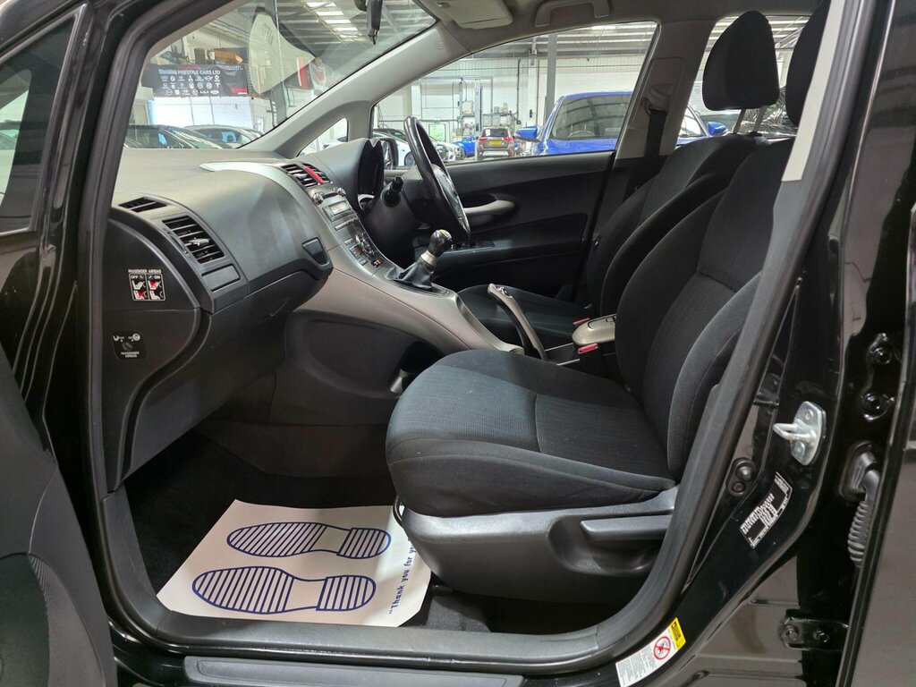 Toyota Auris Hatchback Black #20