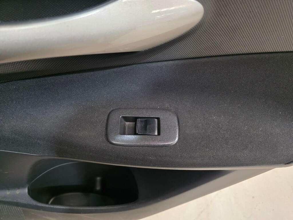 Toyota Auris Hatchback Black #17