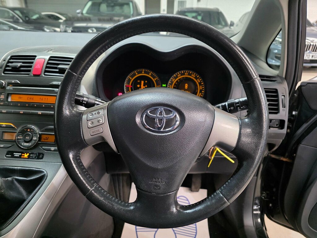 Toyota Auris Hatchback Black #12