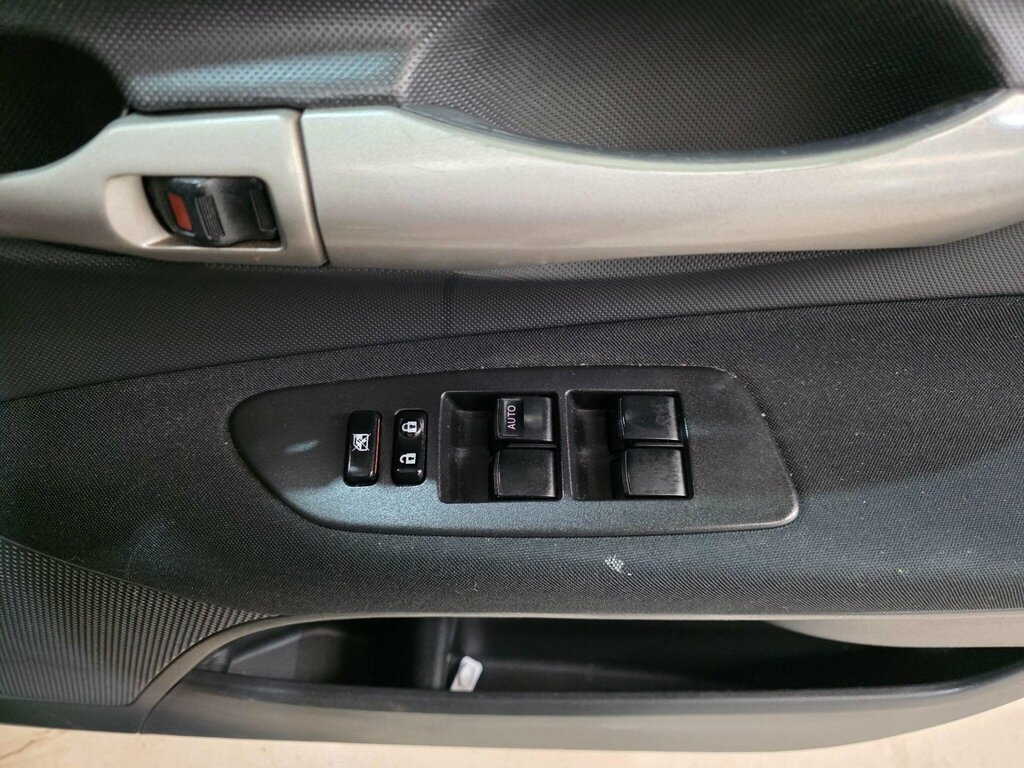 Toyota Auris Hatchback Black #10