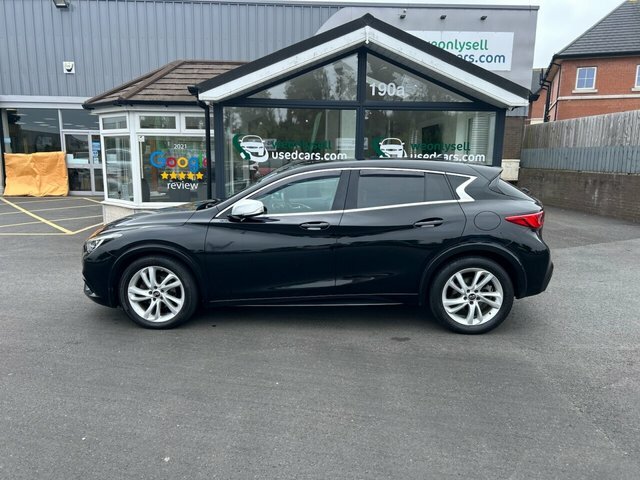 Infiniti Q30 1.5D Business Executive Hatchback Dct E Black #4