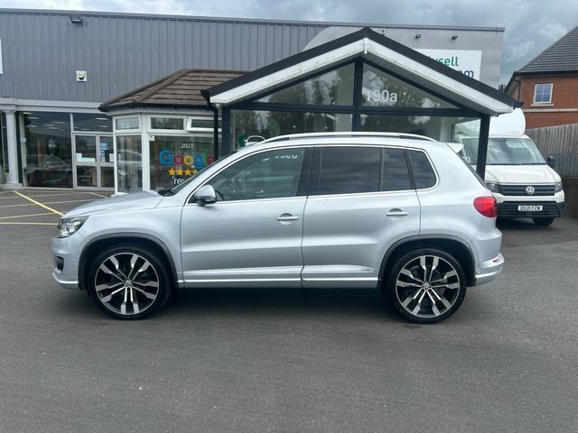 Volkswagen Tiguan Suv White #4