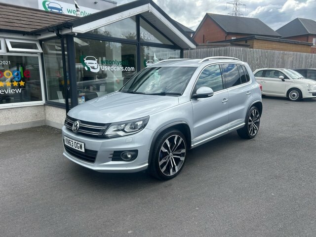 Volkswagen Tiguan Suv White #3