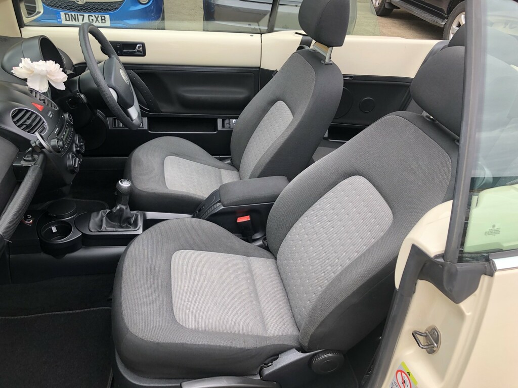 Volkswagen Beetle 1.9 Tdi Cabriolet Euro 4 201059 Silver #20
