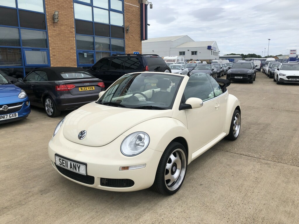 Volkswagen Beetle Convertible 1.6 2010 Beige #3