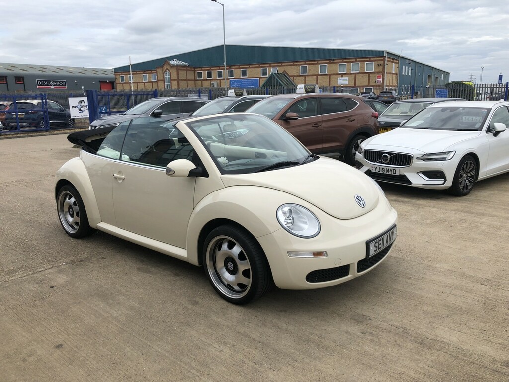 Volkswagen Beetle Convertible 1.6 2010 Beige #3