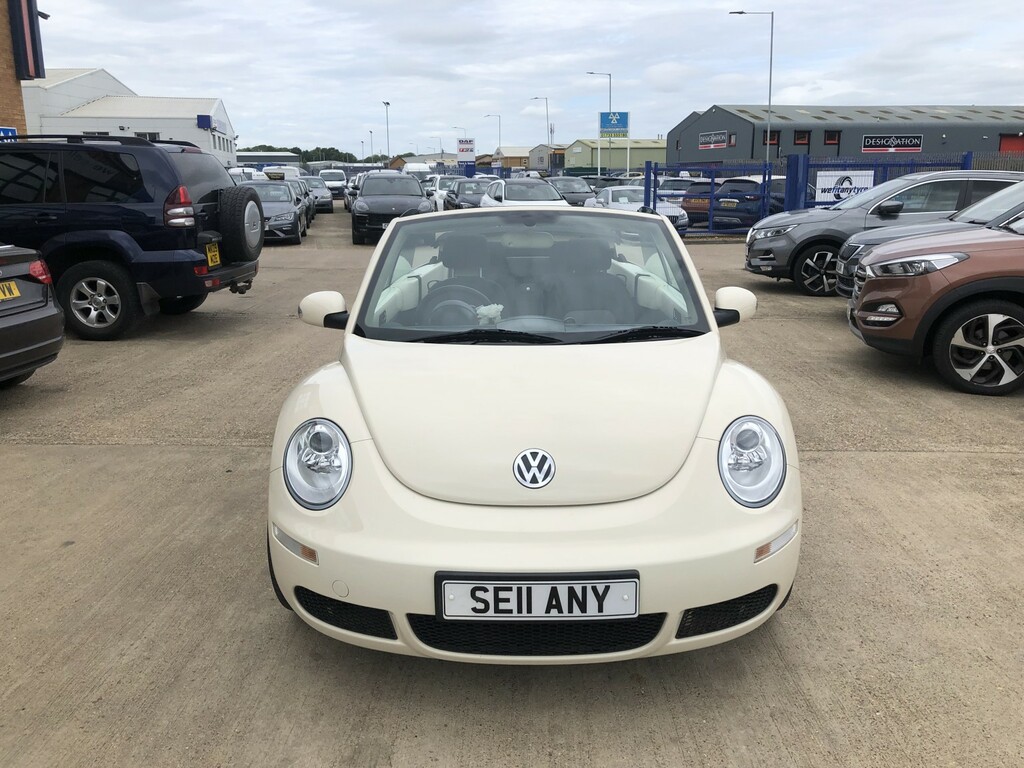 Volkswagen Beetle Convertible 1.6 2010 Beige #4