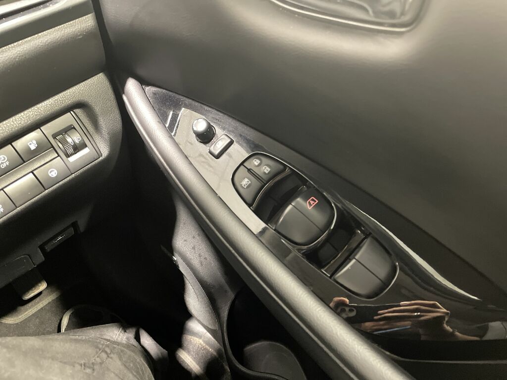 Nissan Leaf Hatchback Grey #39
