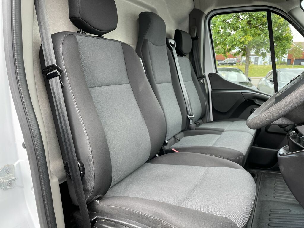 Nissan InterStar Acenta Dci White #38