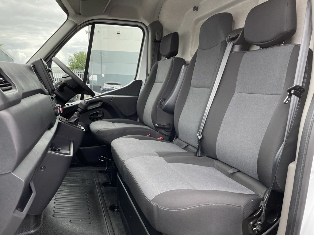 Nissan InterStar Acenta Dci White #24