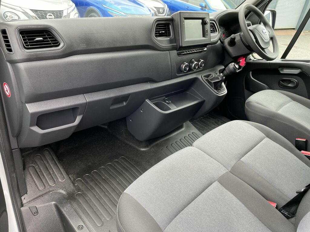 Nissan InterStar Tekna Dci White #3