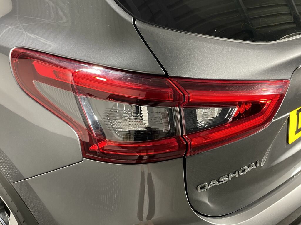 Nissan Qashqai N-connecta Dci Red #19