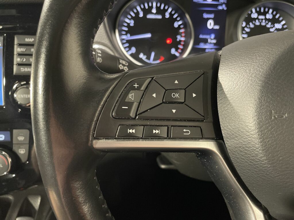 Nissan Qashqai N-connecta Dci Red #46