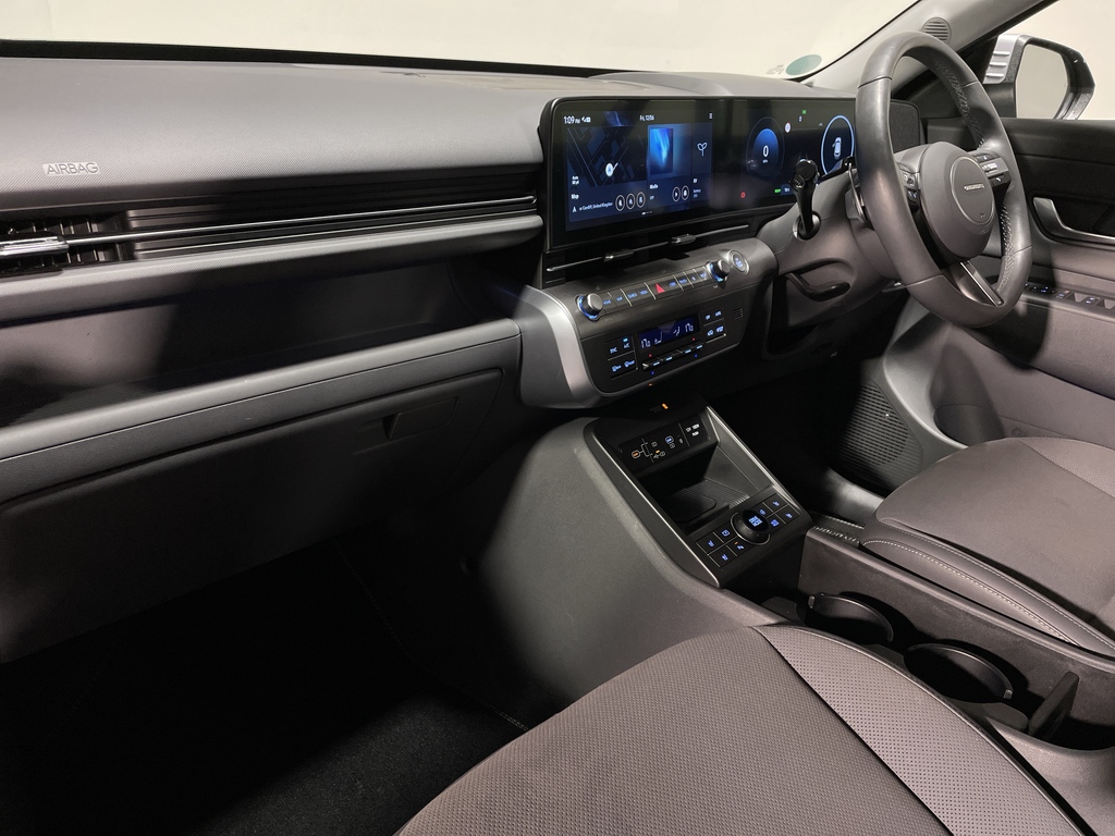 Hyundai Kona Hatchback White #21