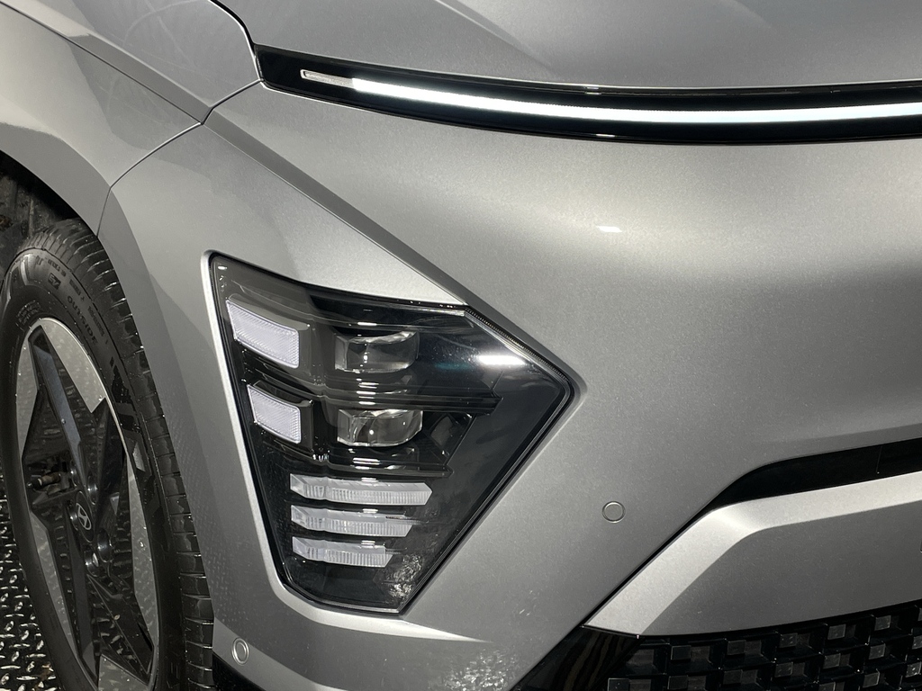 Hyundai Kona Hatchback White #11