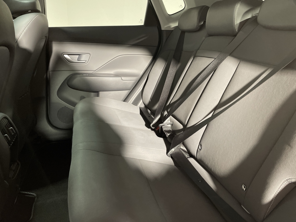 Hyundai Kona Hatchback White #23