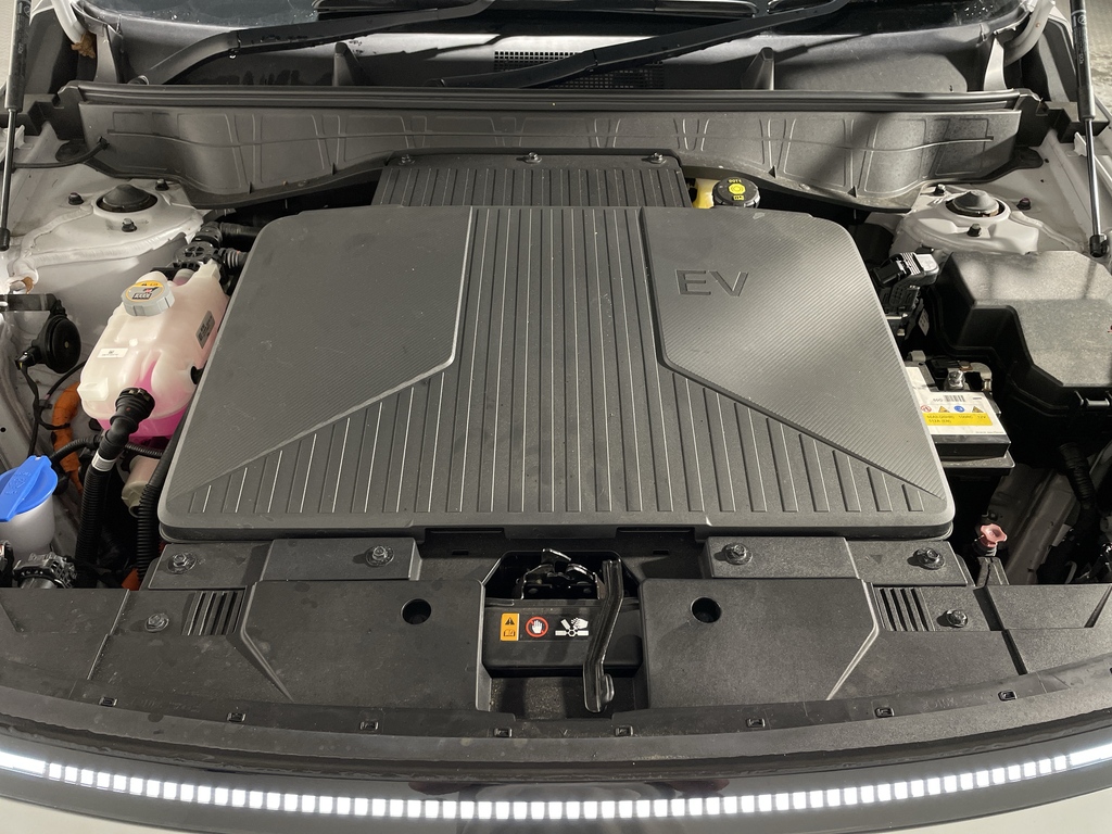 Hyundai Kona Hatchback White #47