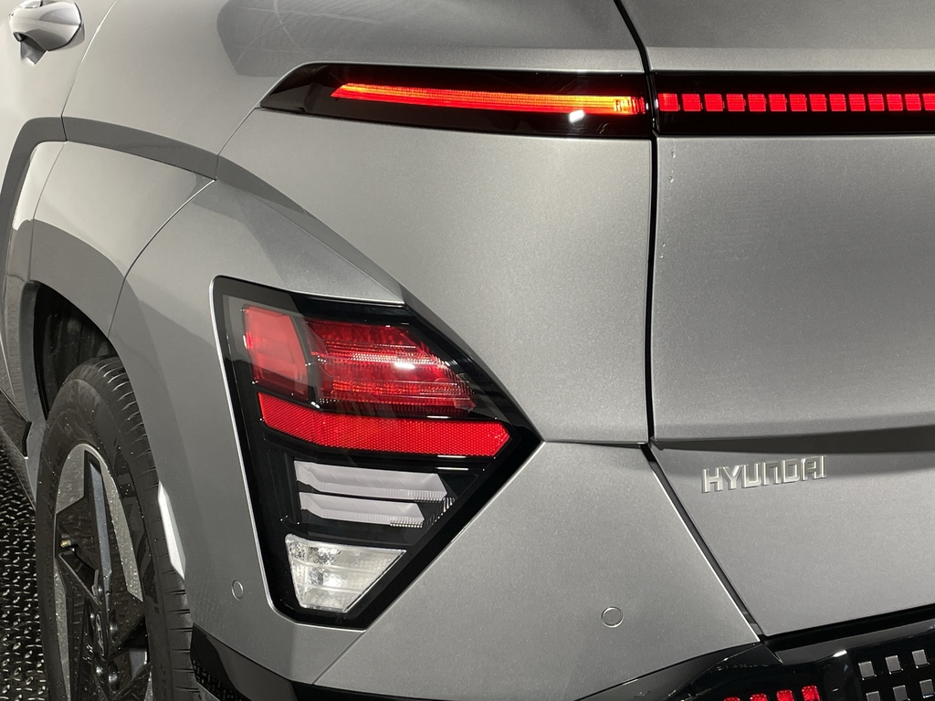 Hyundai Kona Hatchback White #17