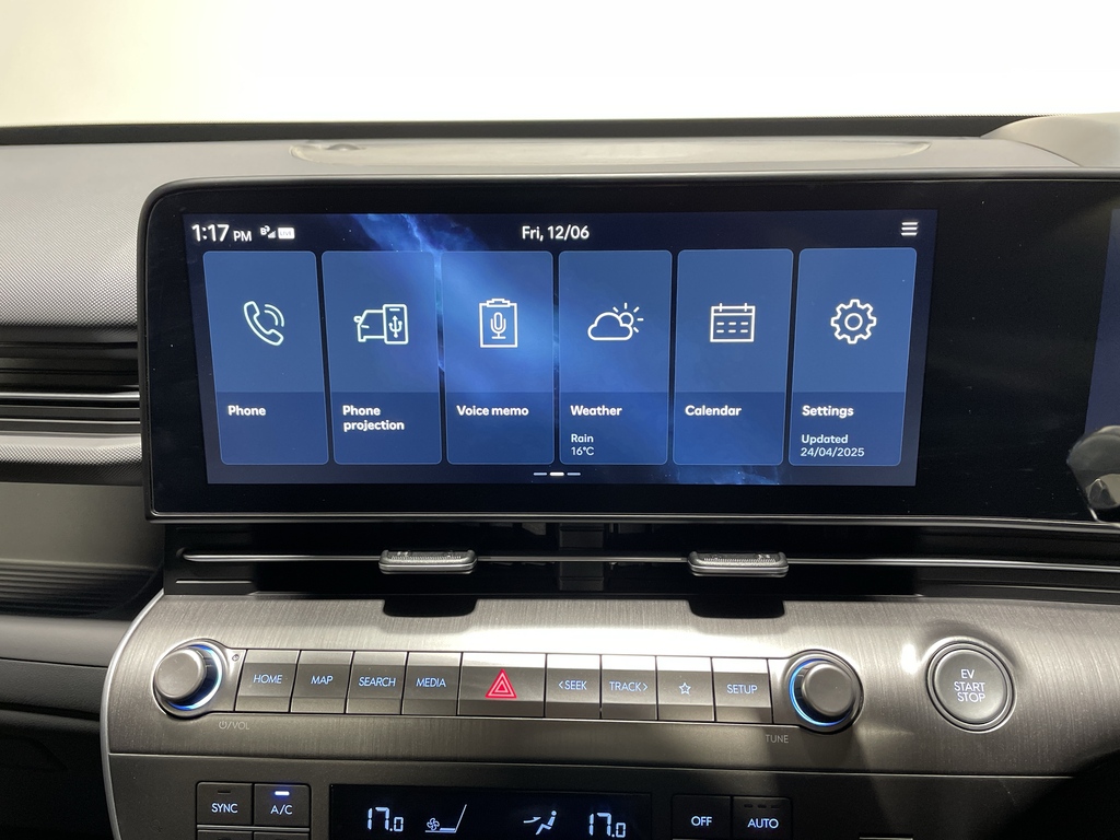 Hyundai Kona Hatchback White #26