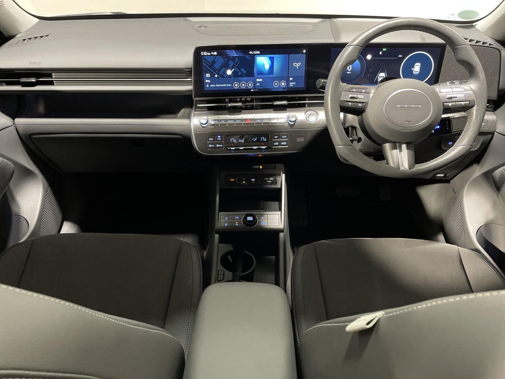 Hyundai Kona Hatchback White #25