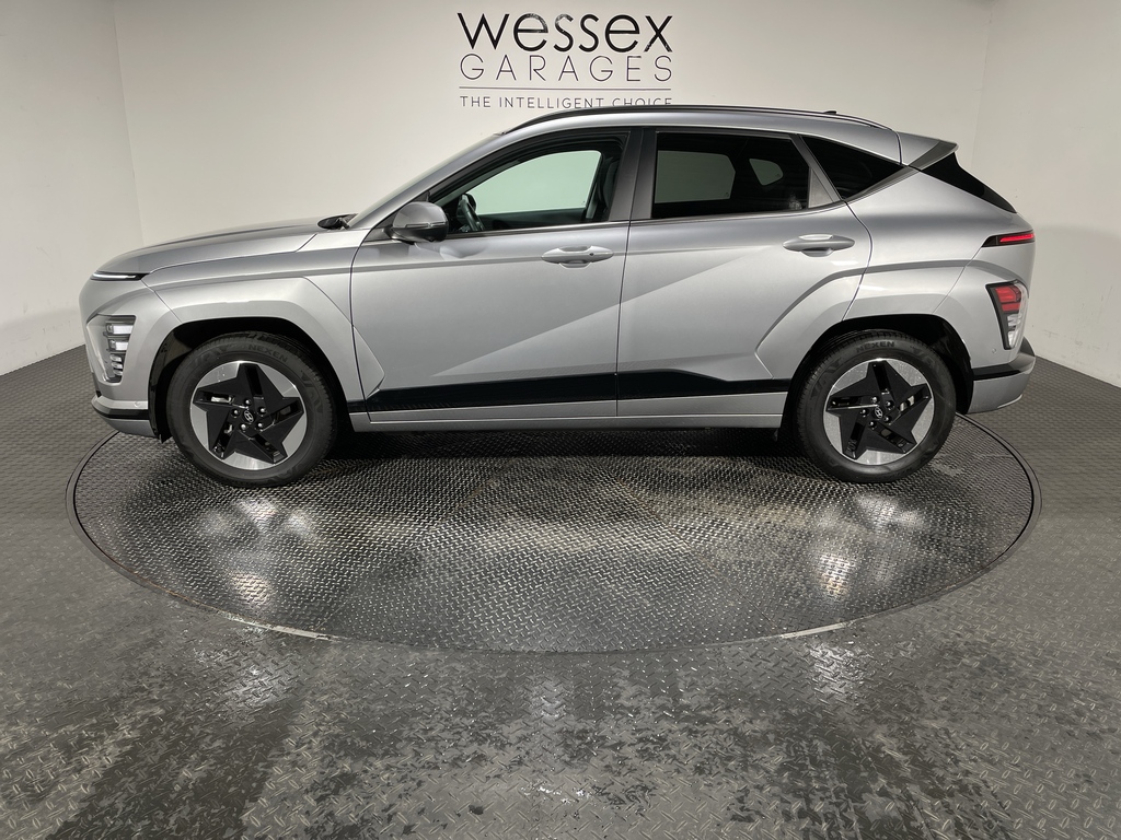 Hyundai Kona Hatchback White #13