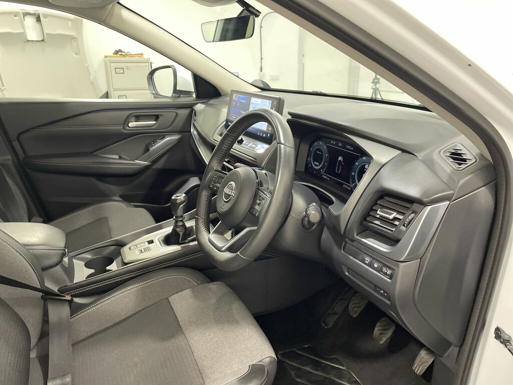 Nissan Qashqai 1.3 Dig-t Mh N-connecta DP74MBV White #3