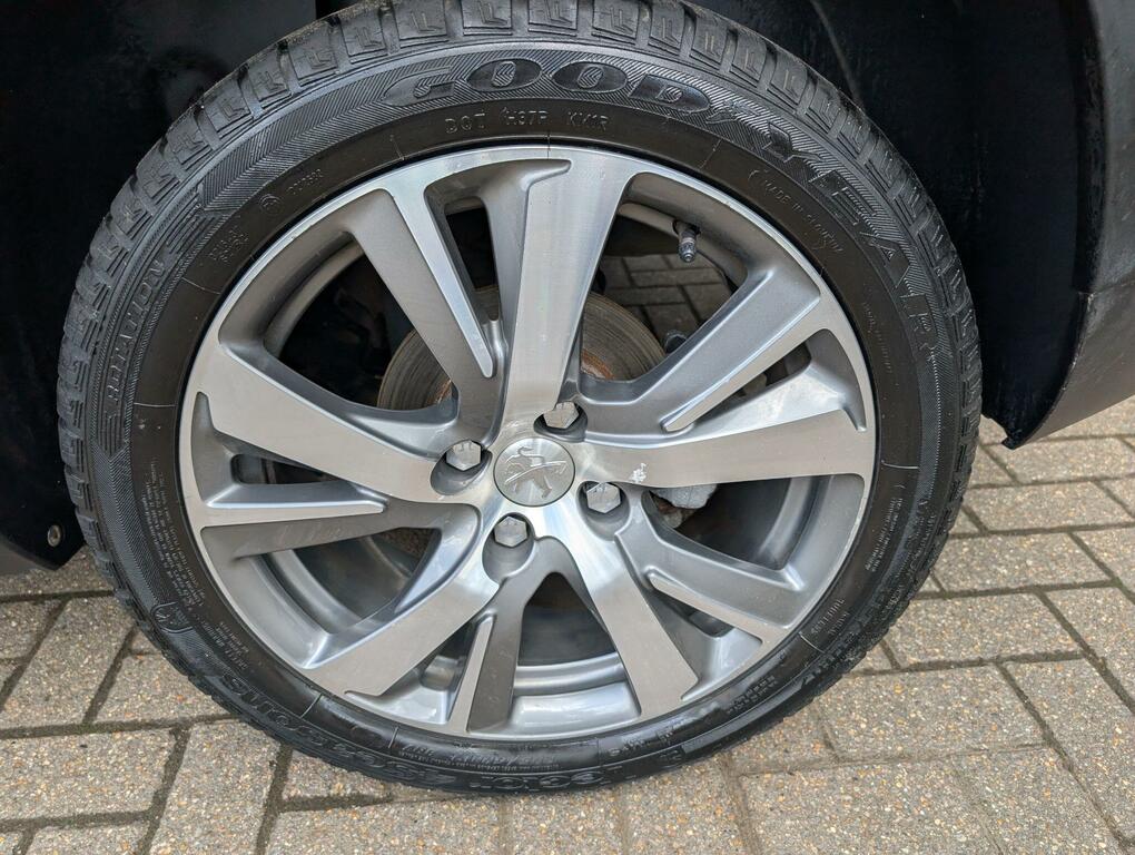 Peugeot 2008 1.5 Bluehdi 100 Gt Line 5 Speed Pan Roof, 17  #23