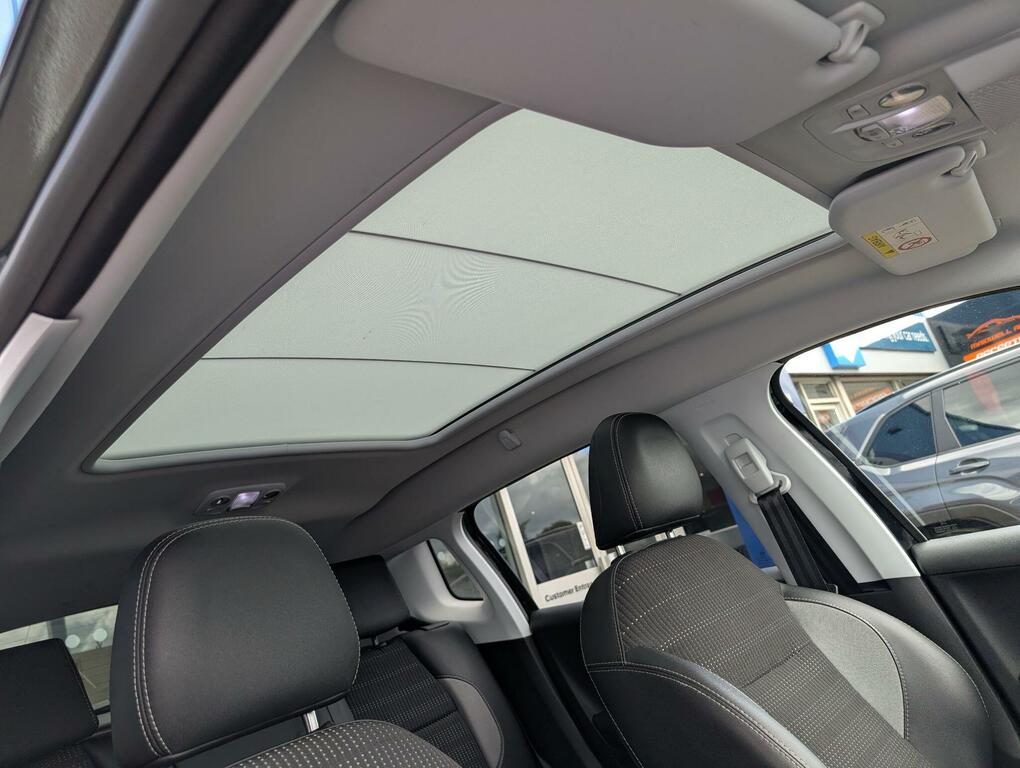 Peugeot 2008 1.5 Bluehdi 100 Gt Line 5 Speed Pan Roof, 17  #28