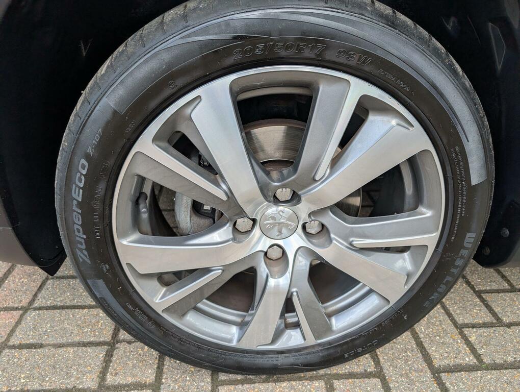 Peugeot 2008 1.5 Bluehdi 100 Gt Line 5 Speed Pan Roof, 17  #22