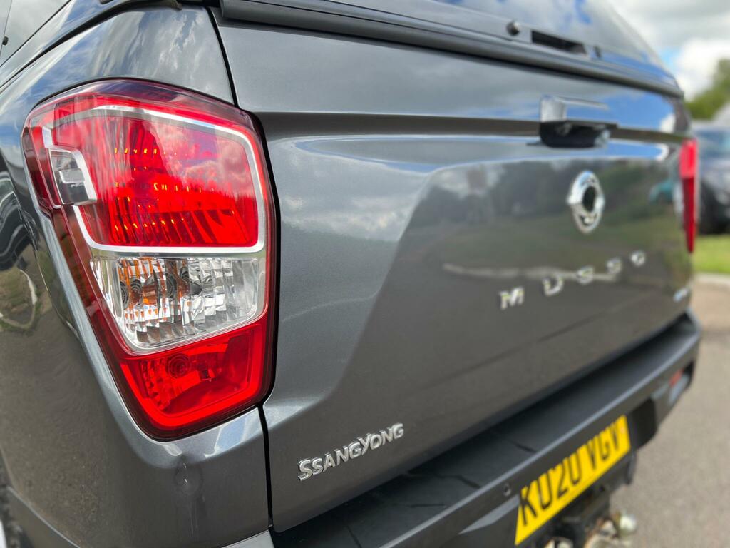 SsangYong Musso White #8