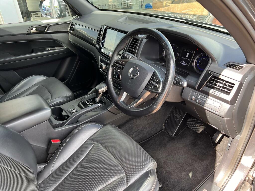 SsangYong Musso White #38