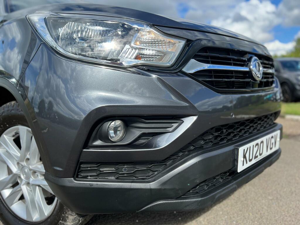SsangYong Musso White #7