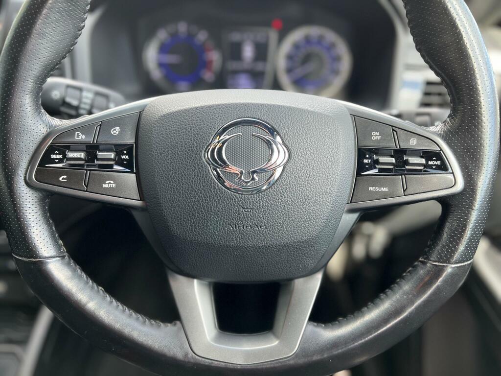 SsangYong Musso White #18