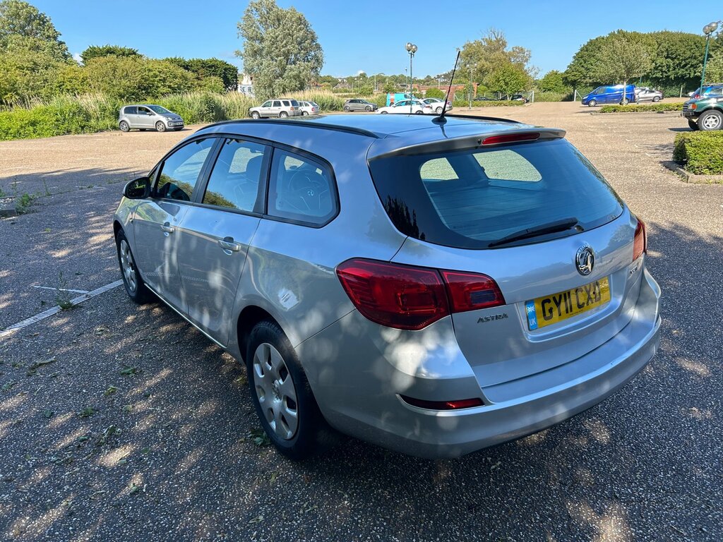 Vauxhall Astra 1.7 Cdti Ecoflex Exclusiv Sports Tourer Silver #4